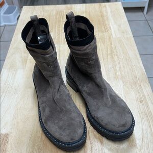 Yellow Box Men's Taupe Suede Boots